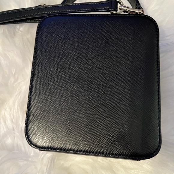 Kate Spade Cat crossbody Purse. Perfect condition, used once or twice. - Picture 9 of 14